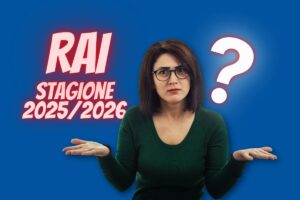 Donna perplessa, scritta Rai stagione 2025/2026 e punto interrogativo