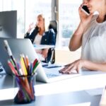 Lavoratrice al telefono