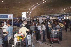 Aeroporto affollato