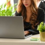 Lavoratrice in ufficio