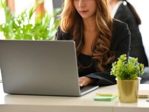 Lavoratrice in ufficio