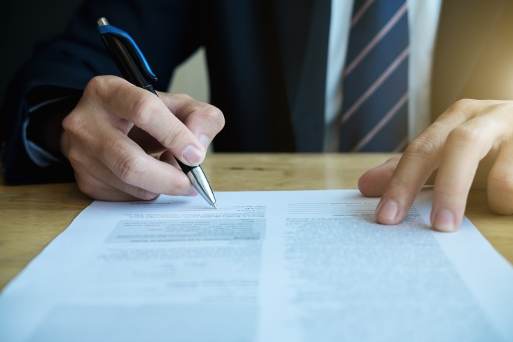 Datore di lavoro che firma la risoluzione consensuale di fine rapporto
