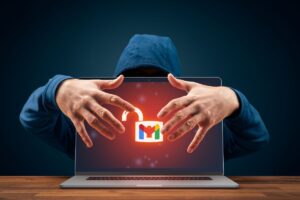 Hacker cinge laptop con le mani