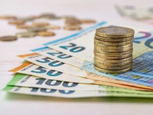 banconote e monete di euro
