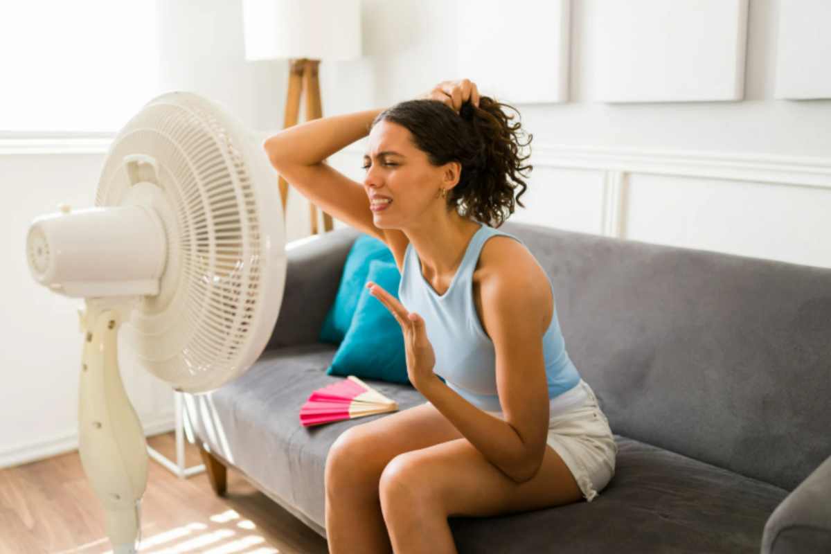 estate donna sofferente per caldo