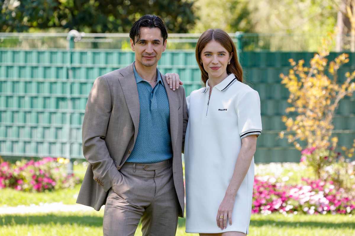 giulio beranek e valentina romani posano per i fotografi