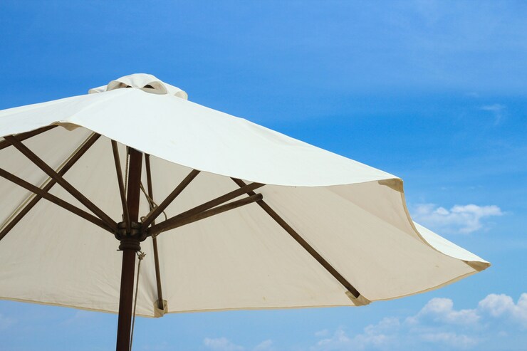 Ombrellone da spiaggia aperto