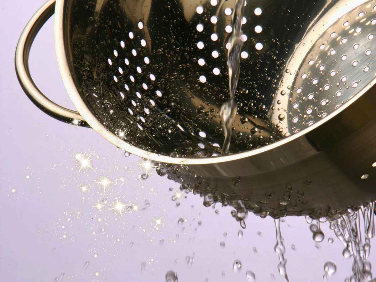 scolapasta con acqua